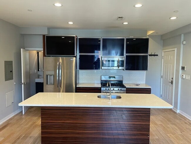 1439 N Franklin St, Philadelphia, PA 19122 - photo 2