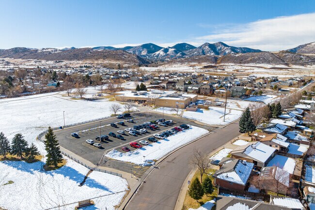 Kendallvue Elementary School is located on residential streets off highway 470.
