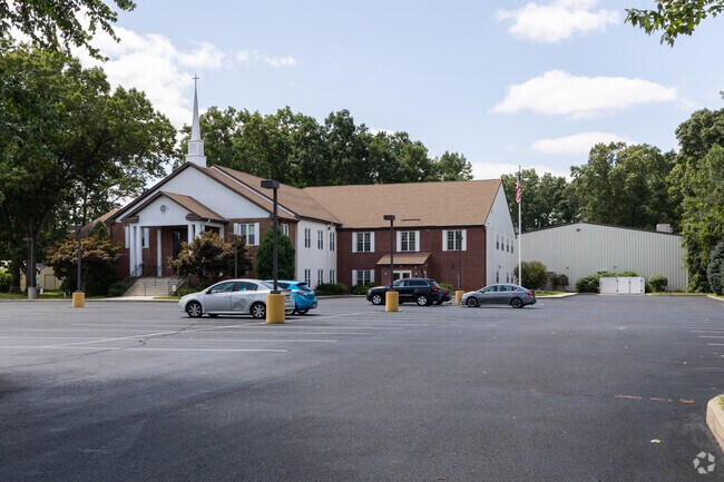 The student-teacher ratio at Erial Community Church Christian School is 9-1.