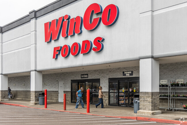 Residents of Mount Hood neighborhood can shop for groceries at nearby Winco Foods.