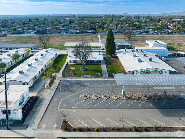 Looking West from Golden Valley Elementary School towards the resident homes of Orosi.