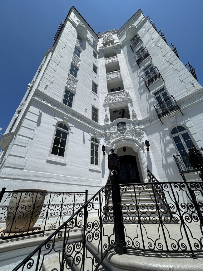 1302 N Sweetzer Ave, West Hollywood, CA 90069