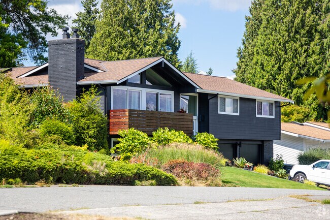 This Beautiful Midcentury Home has Great Curb Appeal.