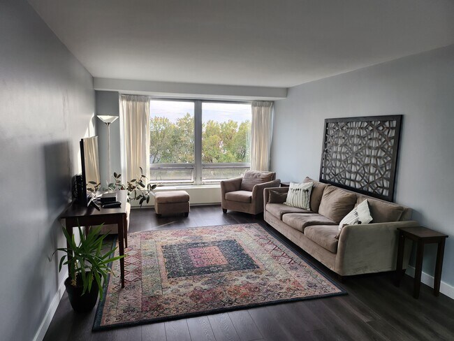 Riverside unit Riverside A607, Washington, DC 20024 - photo 2