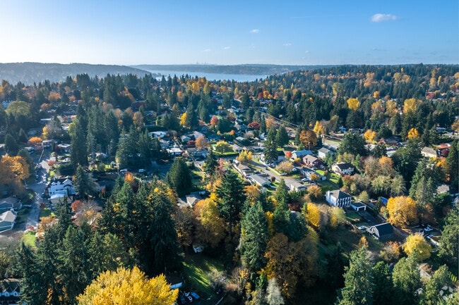 Linwood Heights is a charming neighborhood in Kenmore, 30 minutes from Downtown Seattle.
