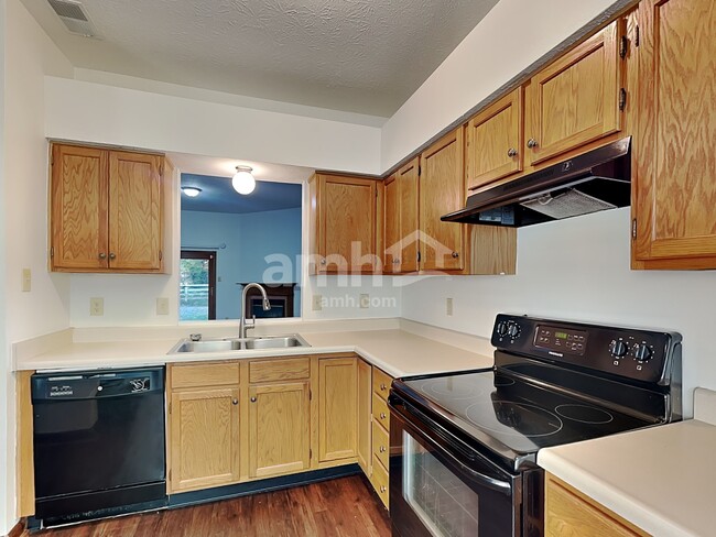 9940 Wellcroft Ln, Indianapolis, IN 46236 - photo 3