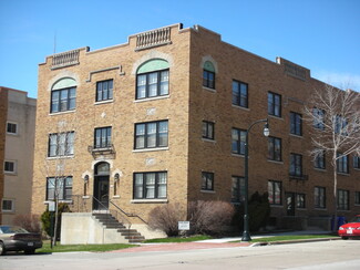 1720 E Newton Ave, Shorewood, WI 53211