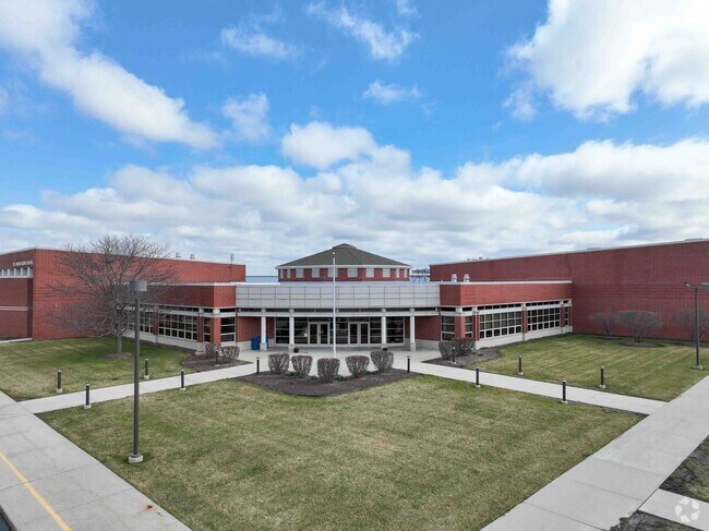 Dr Julian Rogus School is a public school in Frankfort, IL near the Arbury Hills area.