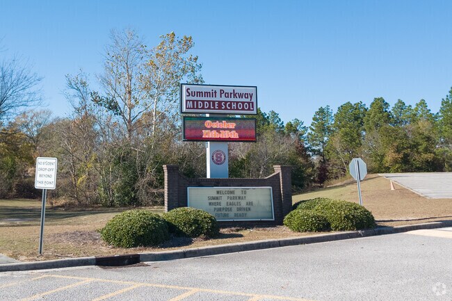 Summit Parkway Middle School serves grades K-8 with a student-teacher ratio of 15 to 1.