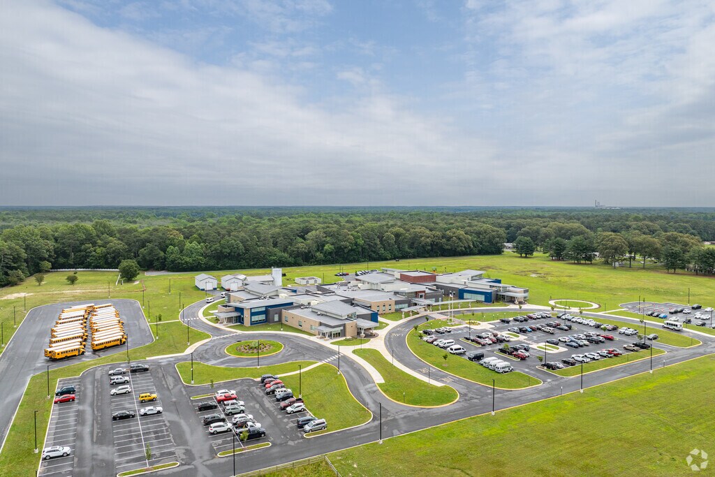 Howard T. Ennis School is a part of the Indian River School District.