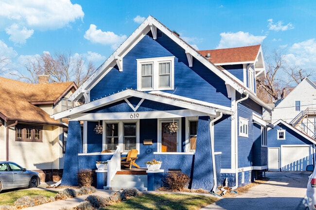 Homes in the Midtown Omaha area some in all shapes and colors.
