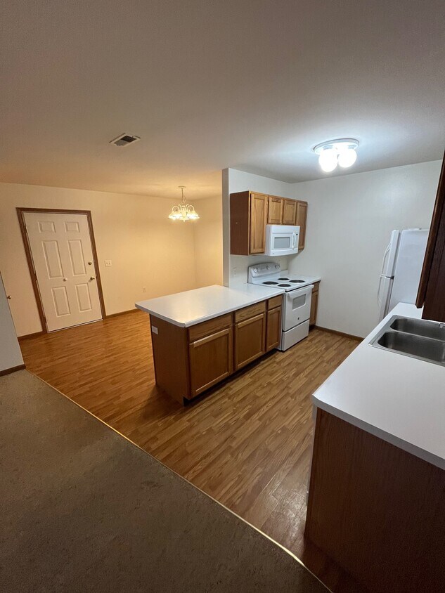 Stoneridge Apartments 810 Hazel Ridge Rd, Elkhorn, WI