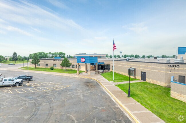 Dakota Meadows Middle School has a minority student enrollment of 24% and a student-teacher rati