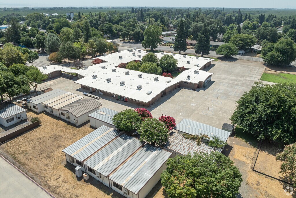 Durham Elementary School gets an overall B grade from Niche.