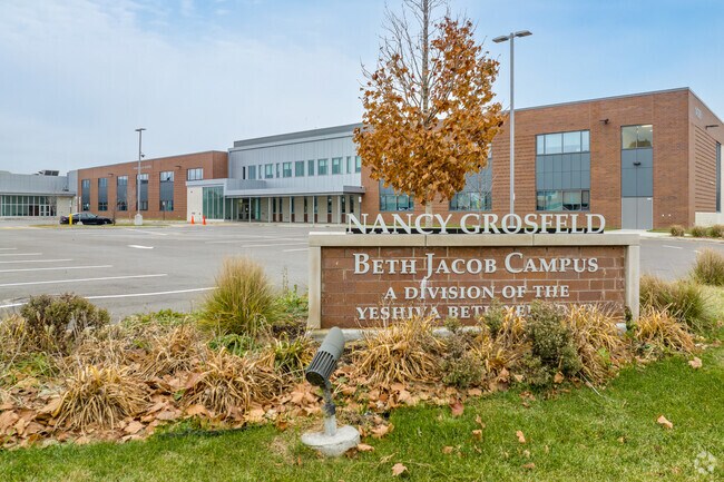 Beth Jacob is a quality school that serves grades 1-8 in Oak Park.