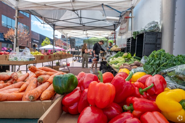 The White Plains Farmers Market is great for purchasing locally grown produce near Highlands.