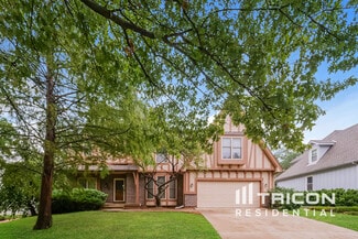 15841 W Beckett Ln, Olathe, KS 66062