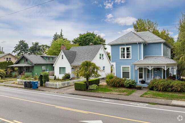 Homes from many eras of the Northeast Neighbors neighborhood life span.