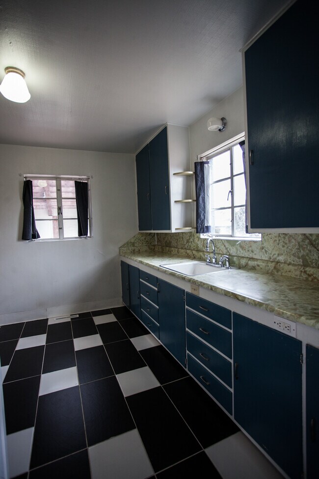 250 N 17th St unit Comfy Furnished Hous, Grand Junction, CO 81501 - photo 6