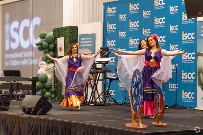 Live music performances and traditional Persian dances create an energetic atmosphere, with talented artists entertaining guests throughout the day.