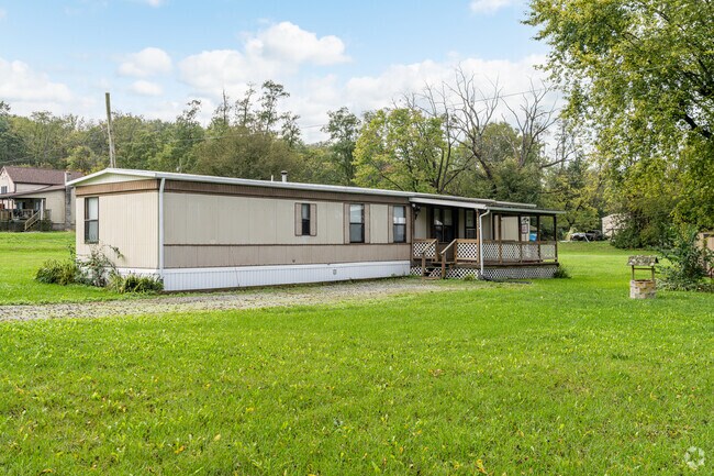 Mobile and manufactured homes are common across Nippenose neighborhoods.