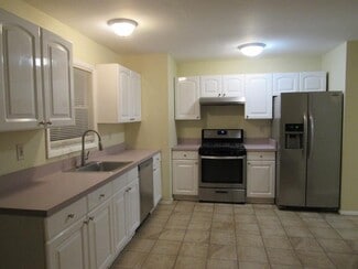 7 Tree Hollow Ln Unit Guest House, Dix Hills, NY 11746