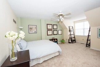 327 Thyme Ln, Philadelphia, PA 19128