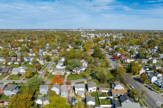 Sherwood to Pettit is about a 15 minute drive away from the attractions in downtown Fort Wayne.