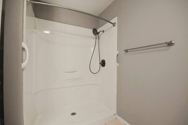 711 E Brick St, Centralia, MO 65240 - photo 6