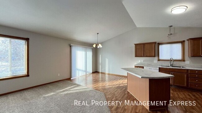 3207 N Aurora Ave, Sioux Falls, SD 57107 - photo 4