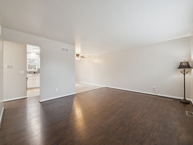 8204 Toepfer Rd, Warren, MI 48089 - photo 7