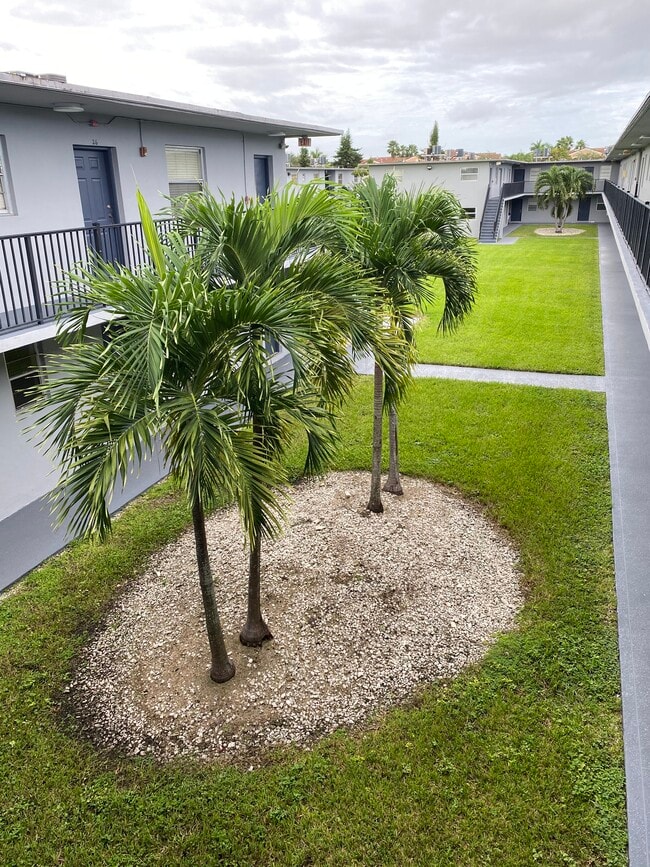 Gables Edge unit 31, Miami, FL 33155 - photo 6