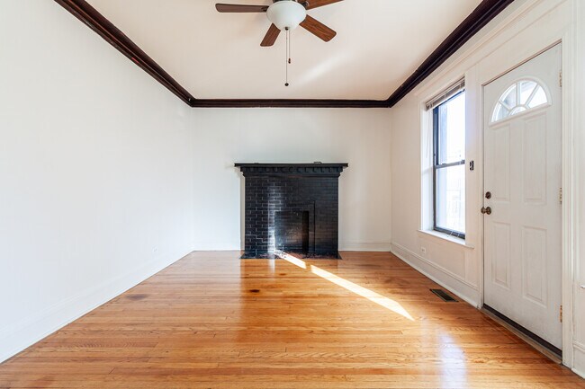 910 W Belle Plaine Ave unit 1, Chicago, IL 60613 - photo 4