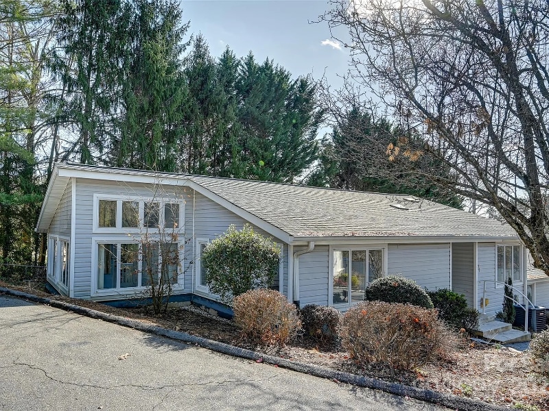 71 Hollybrook Dr, Asheville, NC 28803 - photo 1