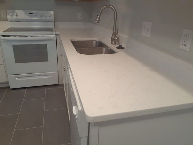 264-264 George Waterman Rd unit 262 -264 George Wate, Johnston, RI 02919 - photo 3