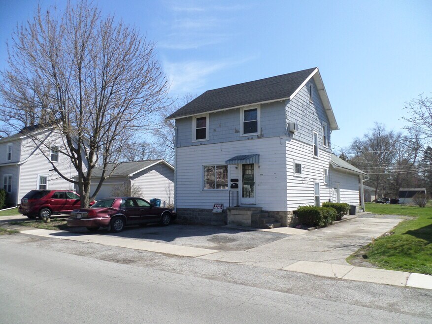 1015 Christy Blvd unit B, Fremont, OH 43420 - photo 1