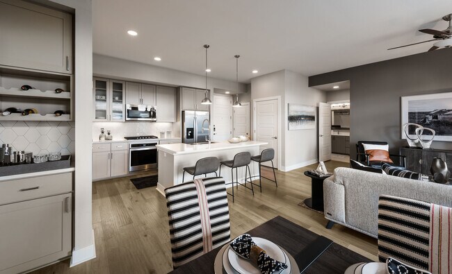 Maxwell on 66th, Phoenix, AZ 85054 - photo 2