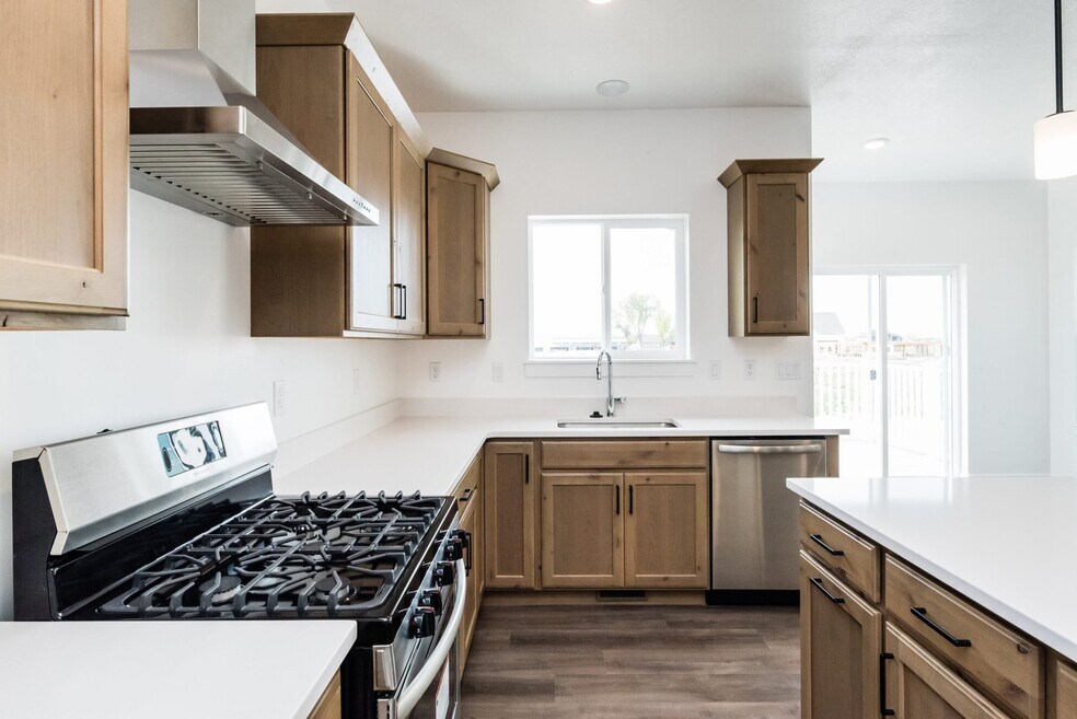 612 E 2450 N unit 37884087, North Logan, UT 84341 - photo 1