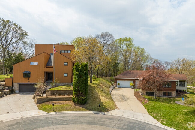 Custom homes in a cul-de-sac on the south end of West St Paul.