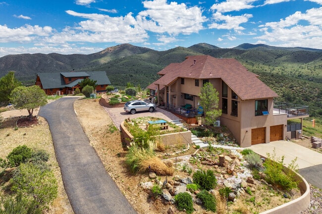 Lynx Mountain View Estates have plenty of custom-built homes with nice views.