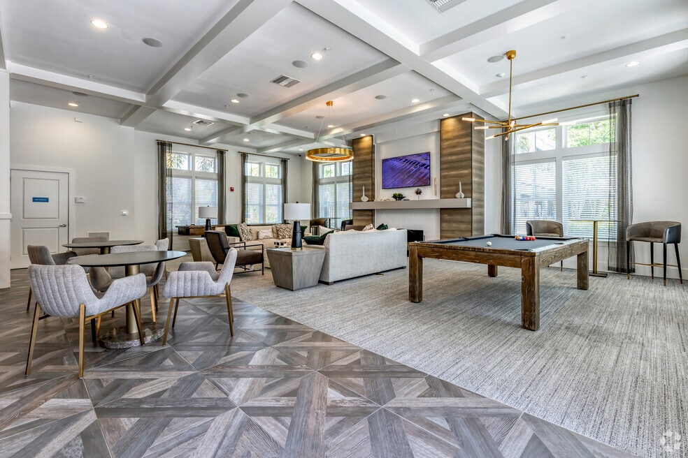 Palmaris Gateway, Saint Petersburg, FL 33716 - photo 1