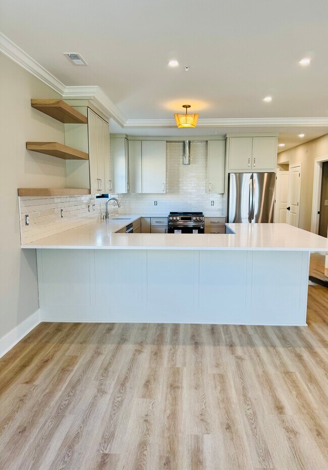 117 W Wisconsin Ave Unit 117 Wisconsin Ave, Pewaukee, WI 53072