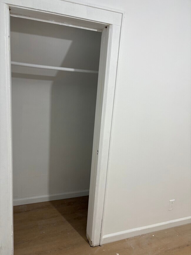 14 Emerson Place unit second floor, Valley Stream, NY 11580 - photo 5