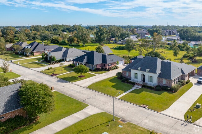 Many of the homes in Mulberry are Acadian style homes.