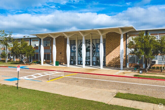 Clark-Shaw Magnet School provides great academics near Garland.