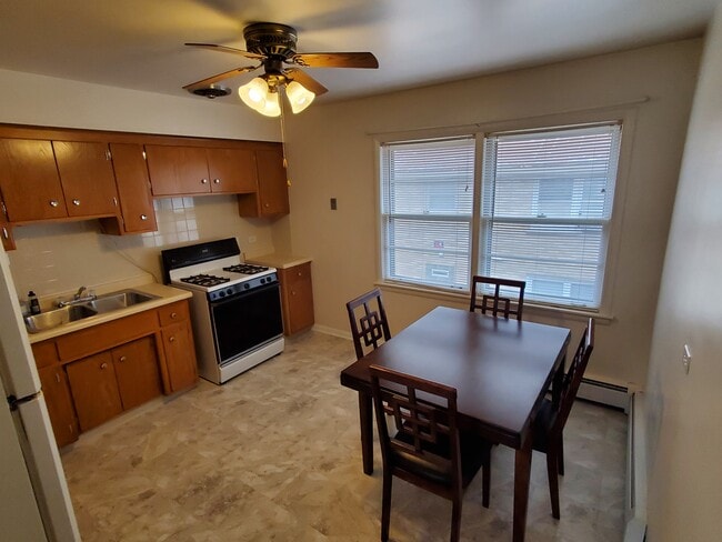 1045 David Dr unit 2W, Bensenville, IL 60106 - photo 4