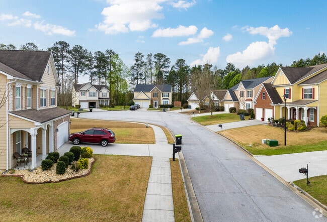 South Fulton has new Craftsman style homes with sidewalks throughout the neighborhood.
