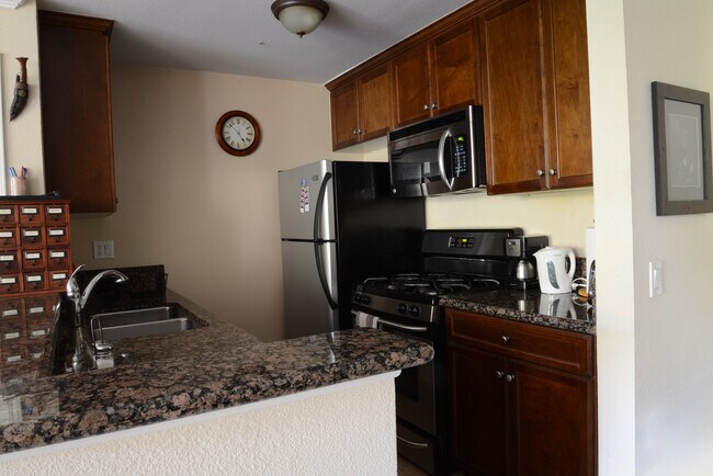 Hollywood Regis Condominiums unit 205, Los Angeles, CA 90046 - photo 5