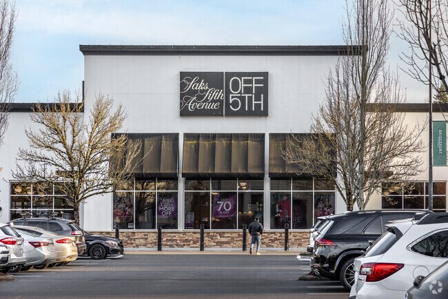 Find modern luxury shopping near Westridge in Lake Oswego’s vibrant retail spots.