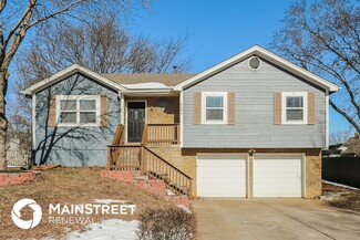 2044 NE Dill Dr, Lee's Summit, MO 64086